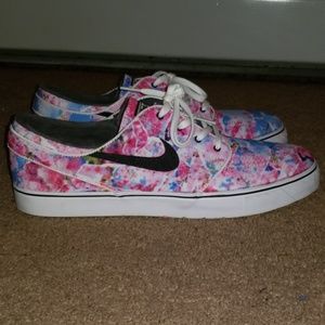 nike floral shoes janoski